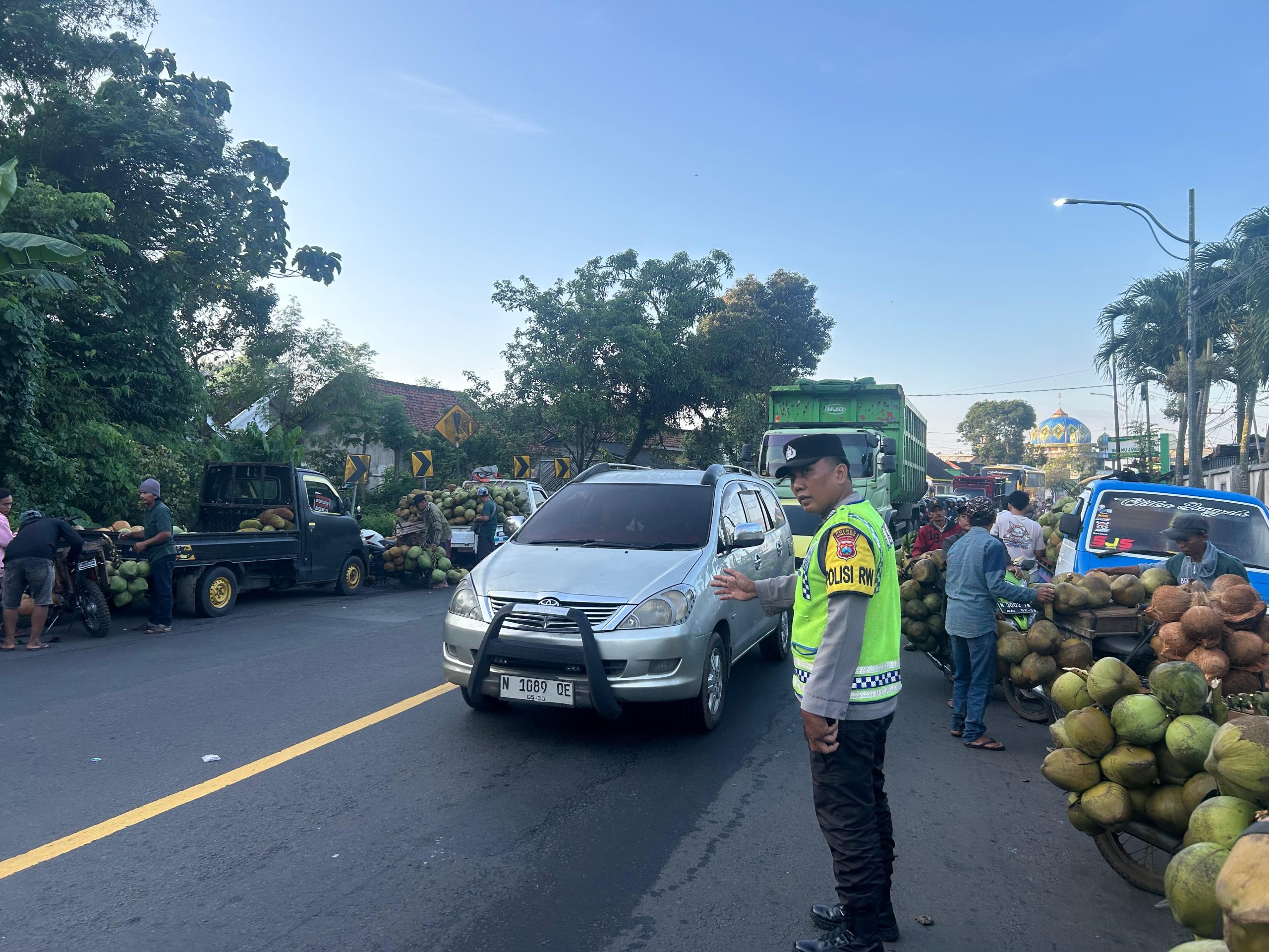 Polsek Ranuyoso Terus Laksanakan Turlalin di Pasar Buah Ranuyoso